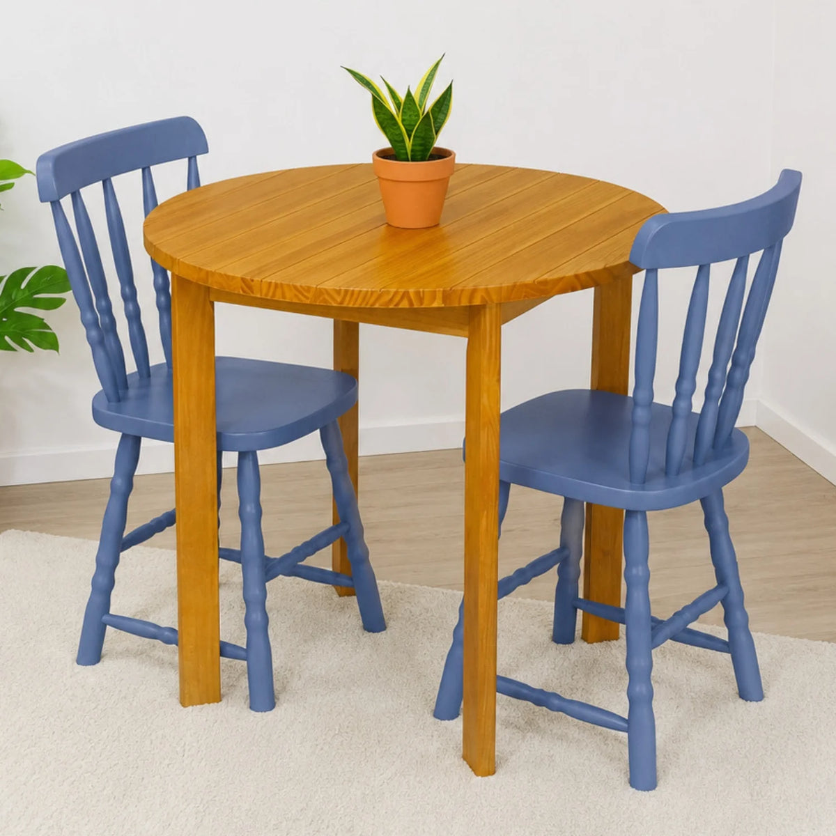 Conjunto Mesa de Madeira Redonda Listras com 2 Cadeiras Brasileiras!