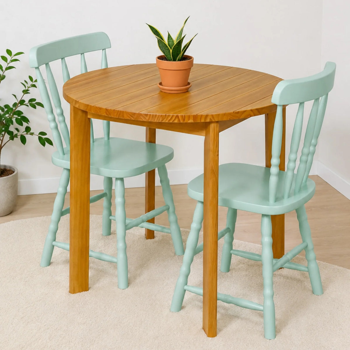 Conjunto Mesa de Madeira Redonda Listras com 2 Cadeiras Brasileiras!